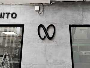 Proyecto de Imagen Corporativa Exterior: Clínica Dental Pedro Infinito​