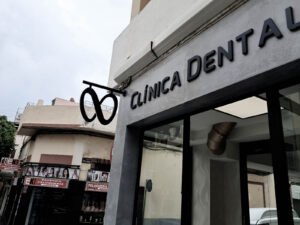 Proyecto de Imagen Corporativa Exterior: Clínica Dental Pedro Infinito​