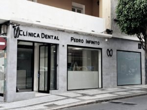Proyecto de Imagen Corporativa Exterior: Clínica Dental Pedro Infinito​