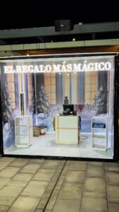 Diseño y Montaje de Caja Navideña Modular para Fund Grube en Mogan Mall