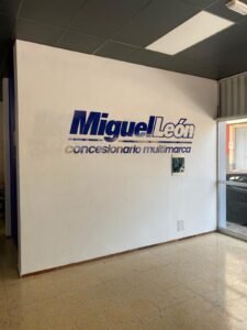 Diseño de identidad visual y corpóreos para Miguel León Concesionario Multimarca