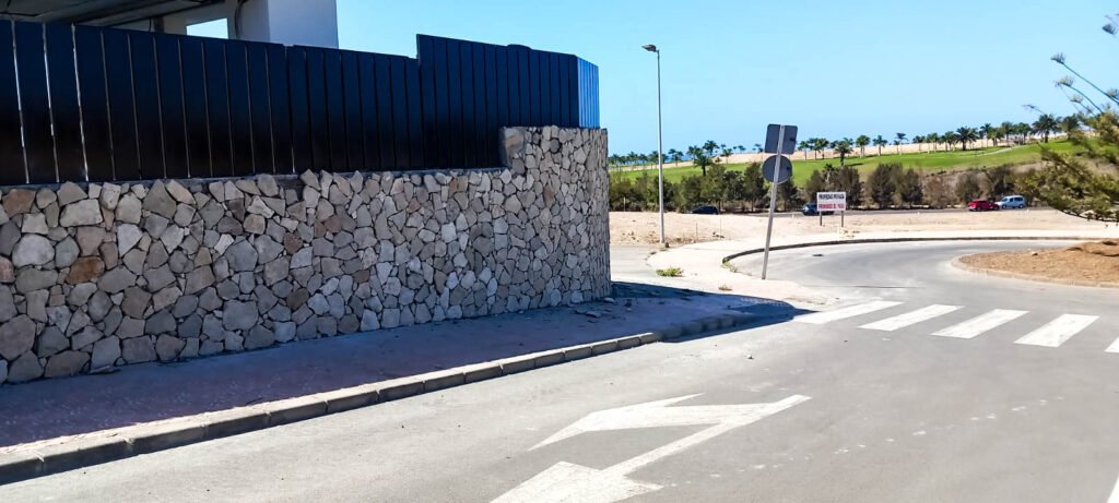 Fabricación e instalación de vallado metálico