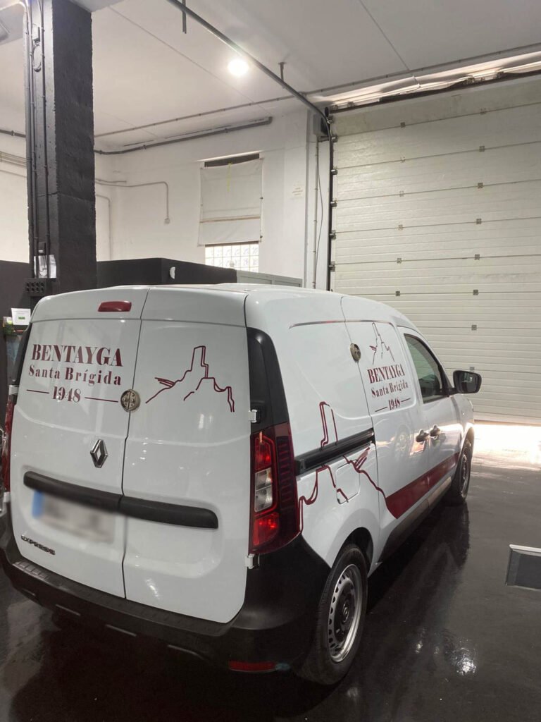 Rotulación de vehículo comercial para Restaurante Bentayga