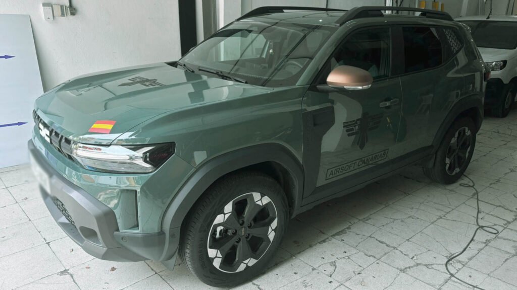 Rotulación Corporativa para Airsoft Canarias en un Dacia Bigster