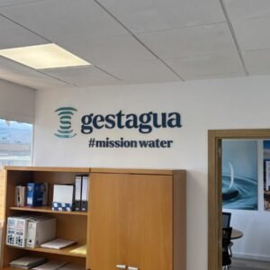 Identidad visual Gestagua aplicada en oficina, trabajo de IMC