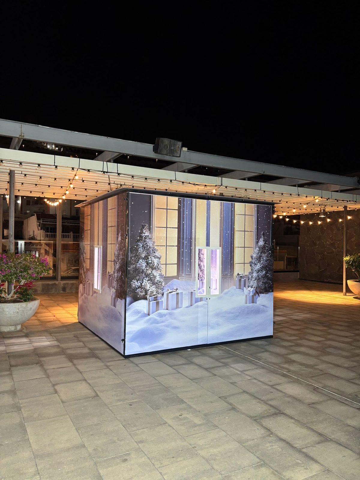 Stand promocional iluminado para exterior, trabajo de IMC
