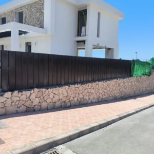 Vallado metálico fabricado e instalado por IMC