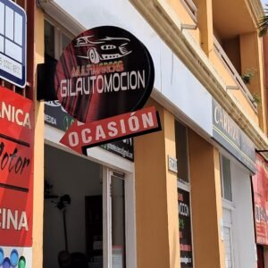Rótulo y banderola en fachada de taller, trabajo de IMC