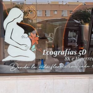 Vinilo decorativo en escaparate de clínica, trabajo de IMC